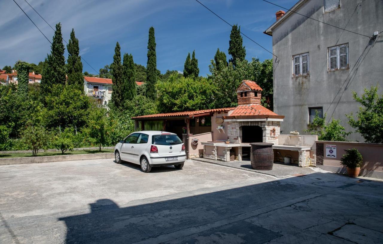 Apartments Luka Раб Экстерьер фото