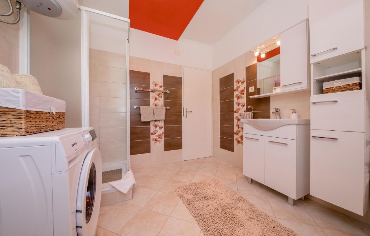 Apartments Luka Раб Экстерьер фото