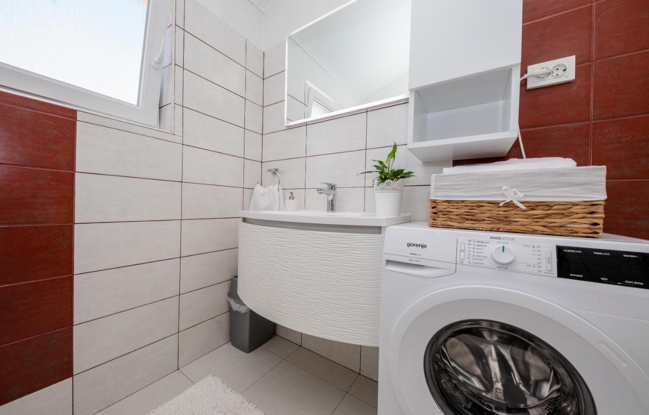 Apartments Luka Раб Экстерьер фото