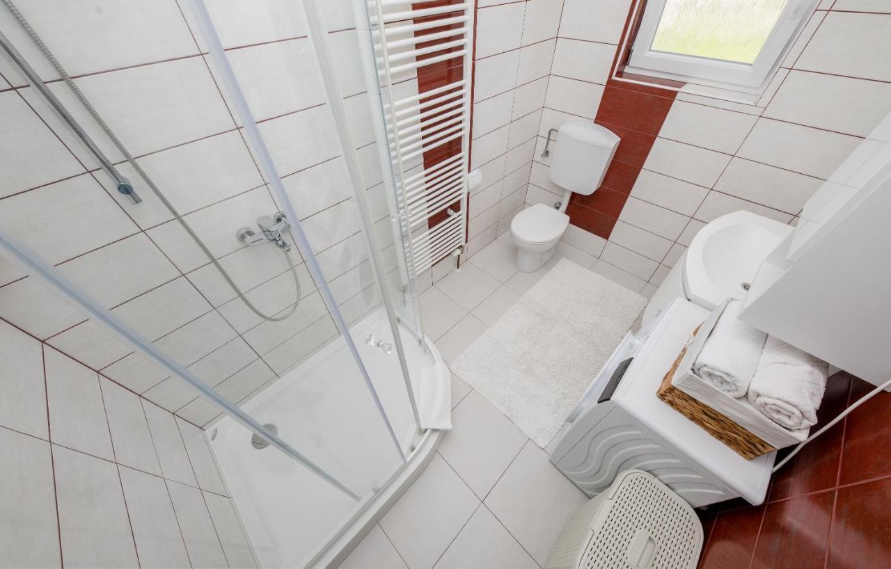 Apartments Luka Раб Экстерьер фото