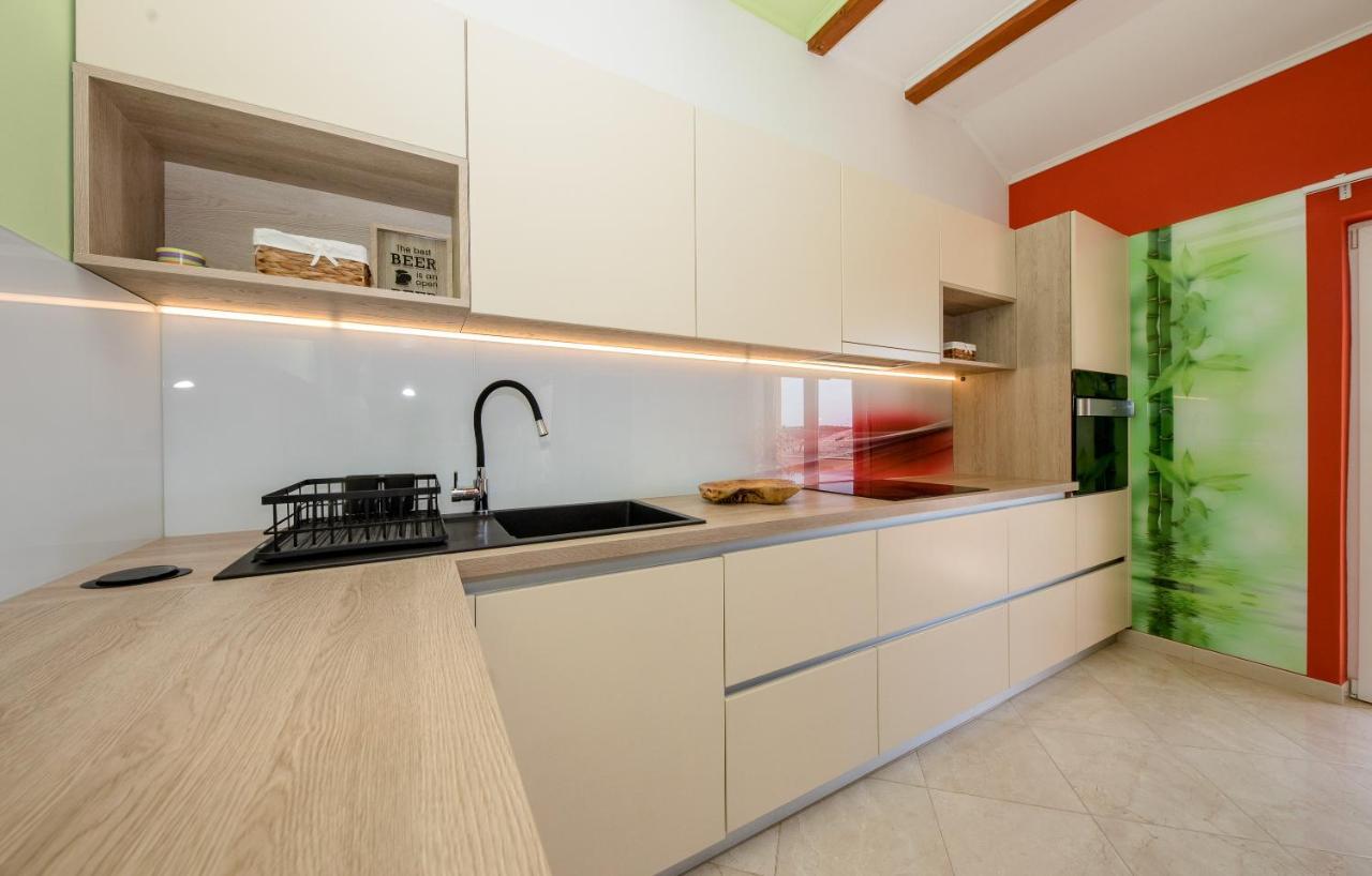 Apartments Luka Раб Экстерьер фото