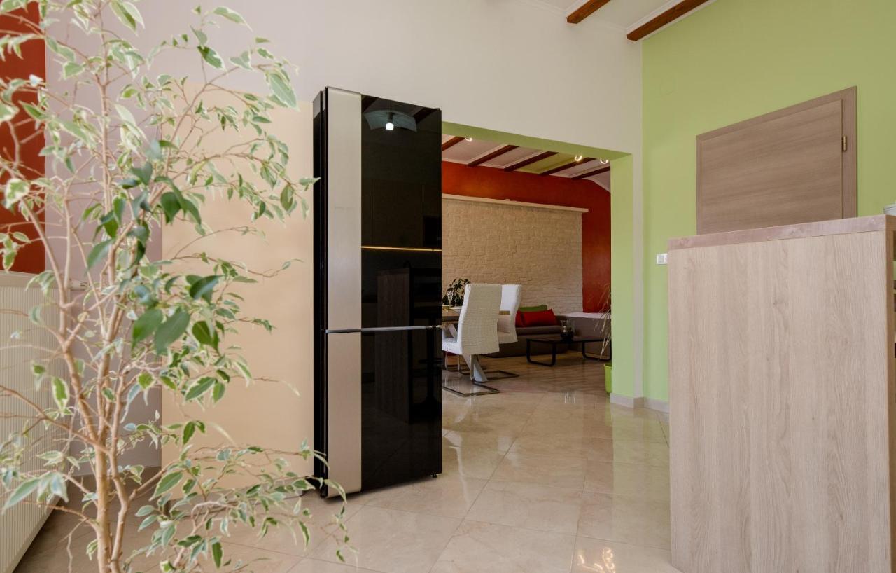 Apartments Luka Раб Экстерьер фото