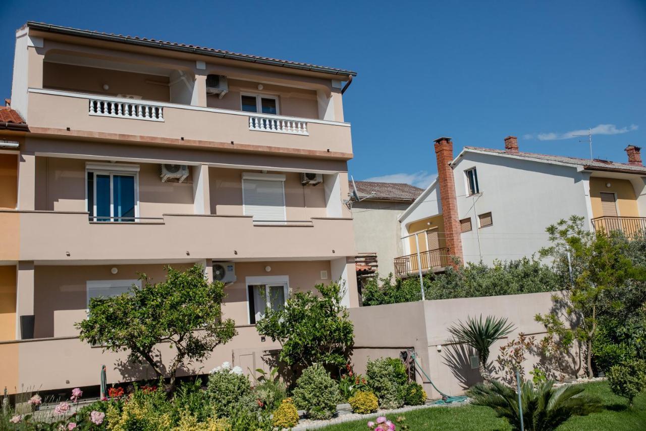 Apartments Luka Раб Экстерьер фото