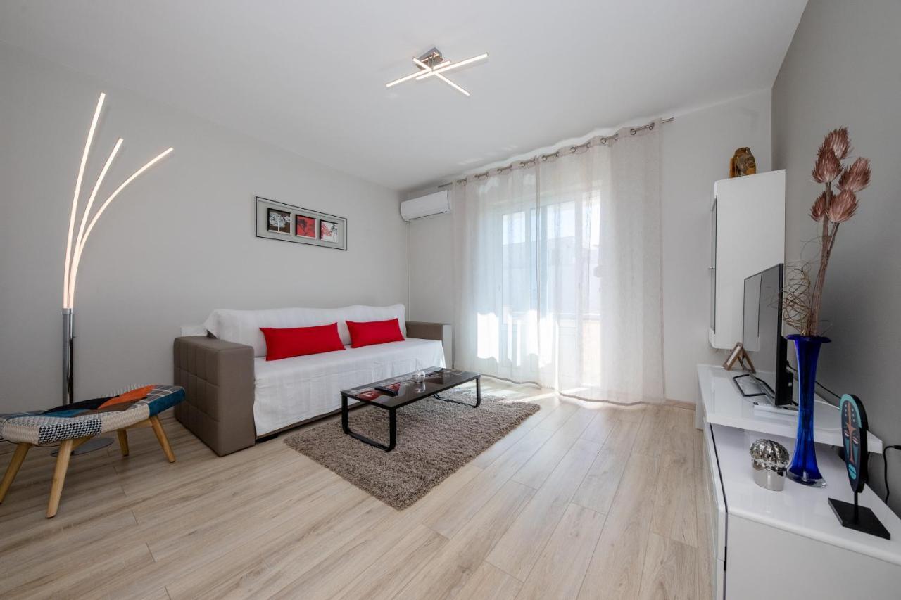 Apartments Luka Раб Экстерьер фото