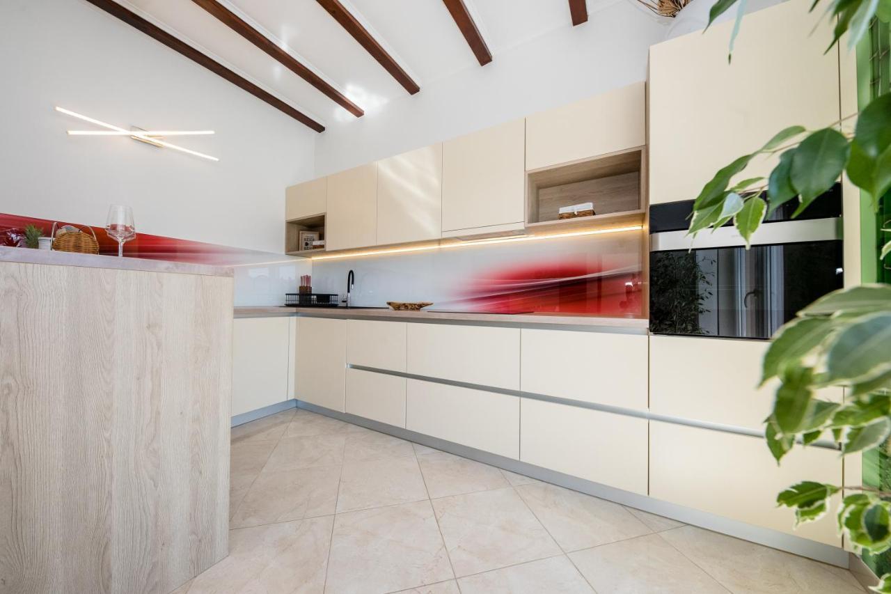 Apartments Luka Раб Экстерьер фото
